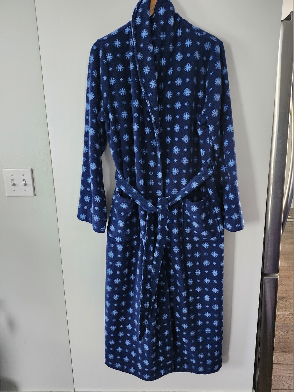 L.L. BEAN Wrap Front Winter Fleece Robe Snowflakes Navy Robe Housecoat Large